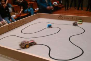 Concurso de robots siguelíneas en la OSHWDem